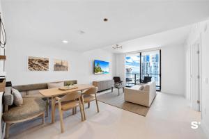 Stylish Downtown 1-BD Condo