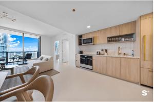 Stylish Downtown 1-BD Condo