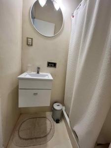 Monoambiente con balcón soleado