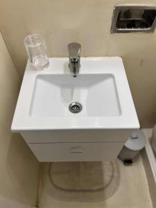 Monoambiente con balcón soleado