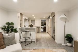 Stylish 3BR City Retreat Walk to CBD & Opera House