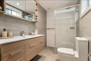 Stylish 3BR City Retreat Walk to CBD & Opera House