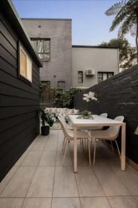 Stylish 3BR City Retreat Walk to CBD & Opera House