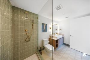 Luxury Downtown 2-BD Condo with beautiful city views