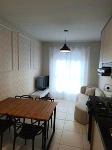 Apartamento novo, 2 quartos a 50 metros da praia