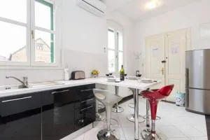 Apartment Central Old town with private indoor garage parking - Split