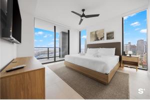 Upscale 3-BD Condo in Downtown Miami