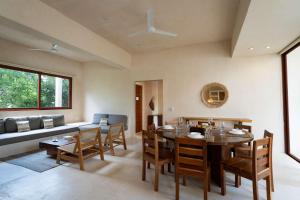 Stylish 3BR Penthouse Haven with Plunge Pool Private Rooftop Pool & Jungle Panorama