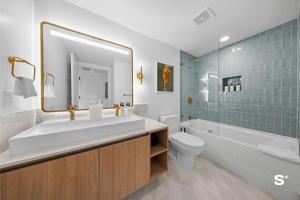 Chic Downtown Studio with City Views