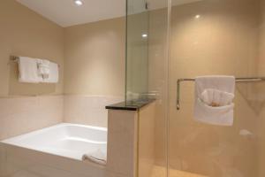 Honua Kai Hokulani 3 Free Rental Cars KBM Resorts Studio Value Price 3 Units 5 Bedrooms ML-1321