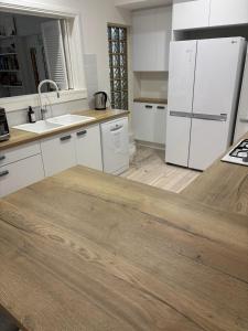 Family stay minute walk from Hargraves beach