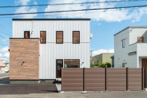 Natural Base 上富良野新築戸建て 駐車場3台 ファミリーオススメ マーケットすぐ