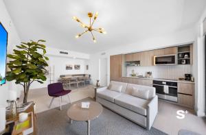 2-BD Downtown Miami Condo with City Views