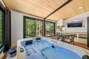 Dollys Mountain Retreat - Brand New