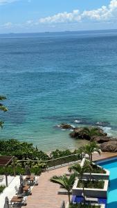 Fantástico Apartamento Vista Mar no Beach Class Ondina Salvador, pé na areia, com exclusivo acesso à praia