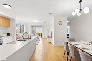 Modern Family Home sleeps 8