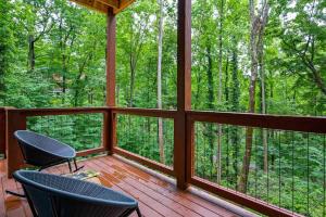 New Cozy Mountain Chalet Hot Tub Near Downtown