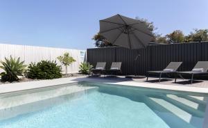 Surfrider Hideaway - steps to beach