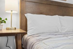 Pittsburgh Shadyside 2B Stylish and Cozy Private Bedroom with Shared Bathroom
