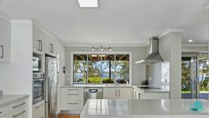 WishStay Waterfront Luxury Retreat - private pool