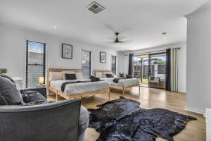 Modern 4 bedroom Redcliffe retreat