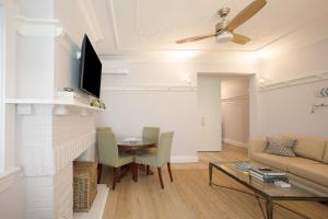 The Ivanhoe, Manly Isyd