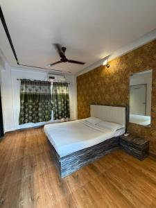 SWARAGAN HOLIDAYS VILLA 4 BHK AC LUXURY Room private pool