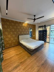 SWARAGAN HOLIDAYS VILLA 4 BHK AC LUXURY Room private pool