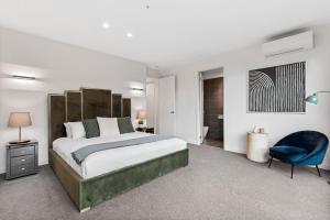 Complete Host Flagstaff Hill Apartments
