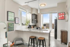 Welcome to Dog Moines-Downtown DSM Studio with Skywalk Access No Pet Fees