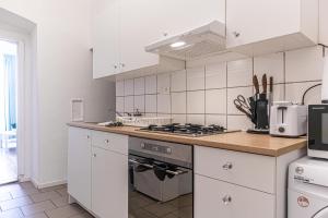 Comfy 2BR Apartment Very Central, 10 Min to Westbahnhof