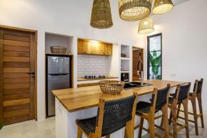 Villa Ce La Vie - 4BR Villa in Tumbakbayuh