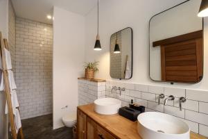 Villa Ce La Vie - 4BR Villa in Tumbakbayuh