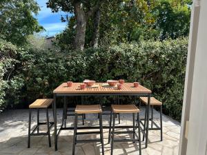 Magnifique Villa Familiale avec jardin, parking privé, Proche plages, commerces, gare, jusquà 12 Pers