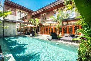Elegant 6BR Villa, Canggu, 400m to Finns Beach