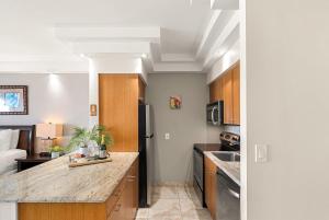 Lahaina Shores 607 · LS 607 Beachfront Remodeled Studio Stunnin