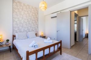 Yellow Canvas - 2-BR Apartment & Balcony in Larnaca