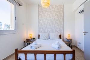 Yellow Canvas - 2-BR Apartment & Balcony in Larnaca