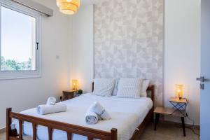 Yellow Canvas - 2-BR Apartment & Balcony in Larnaca