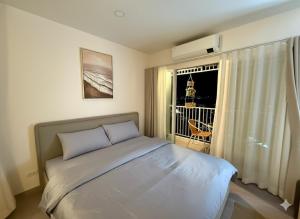 Santorini theme room overlooking sea&mountain with private balcony