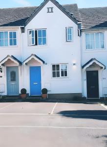 Park on the Doorstep, 2-Bed Modern House in Stoke Gifford, NR Parkway Station and UWE