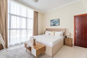 Chic 1BR w Pool Sauna & Steam Room Access