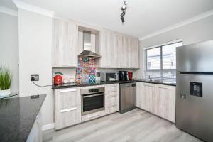 Seaside Living on Kite Beach, Blouberg Sea Spray A204