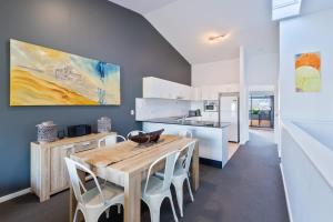 Greenfields - 2BR Modern Apartment Huskisson Main Street By Nautilus Apartments Jervis Bay