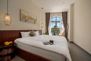 Villa Azalea - 05 Bedroom Luxury Beachside Retreat by Villuxy