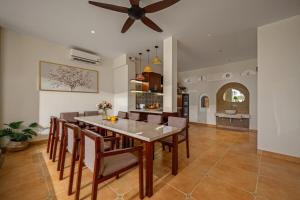 Villa Azalea - 05 Bedroom Luxury Beachside Retreat by Villuxy