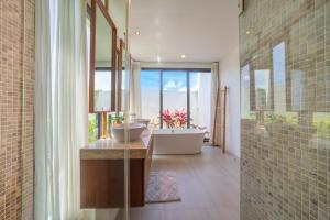 BangTao Luxury 5 Bedroom 1200sqm Modern Bali Style Holiday Villa Quiet and Private Large Private Pool Large Garden