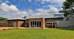 Buffalo Thorn Tree Lodge