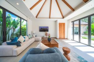 BangTao Luxury 5 Bedroom 1200sqm Modern Bali Style Holiday Villa Quiet and Private Large Private Pool Large Garden