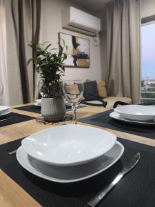 Moderno Departamento con Piscina y Gimnasio a 1 Cuadra de la Calle Arístides